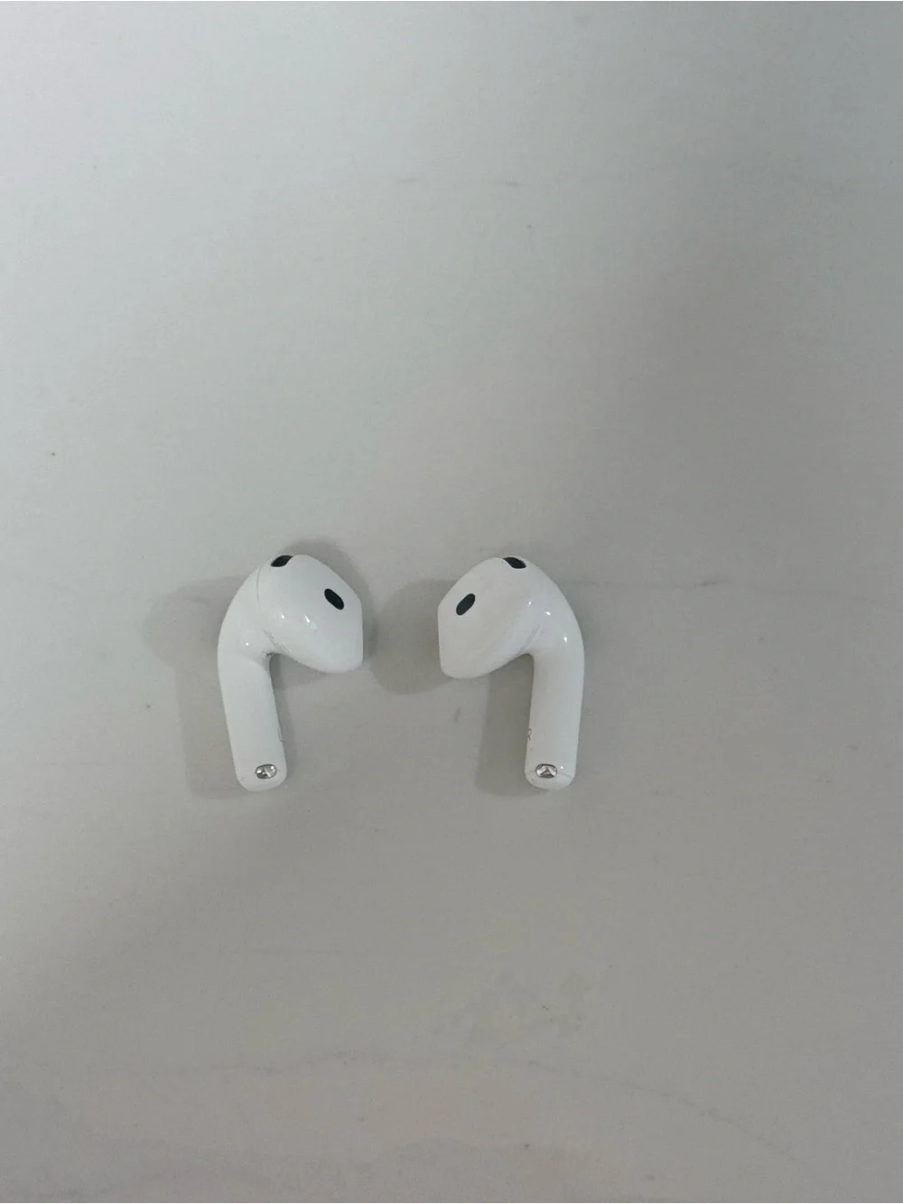 Apple White Wireless Earbuds with Charging Case